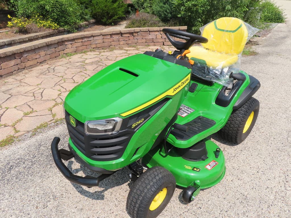 Image of John Deere S240 Primary image