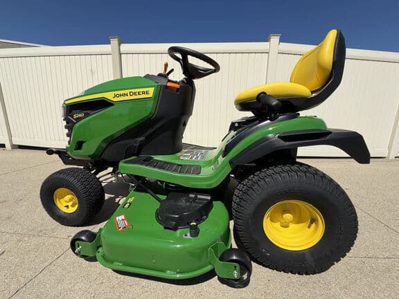 Image of John Deere S240 equipment image 1