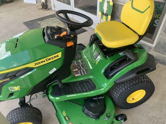 Image of John Deere S240 equipment image 2