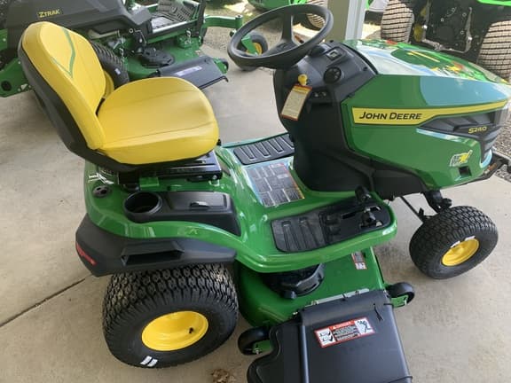 Image of John Deere S240 equipment image 4