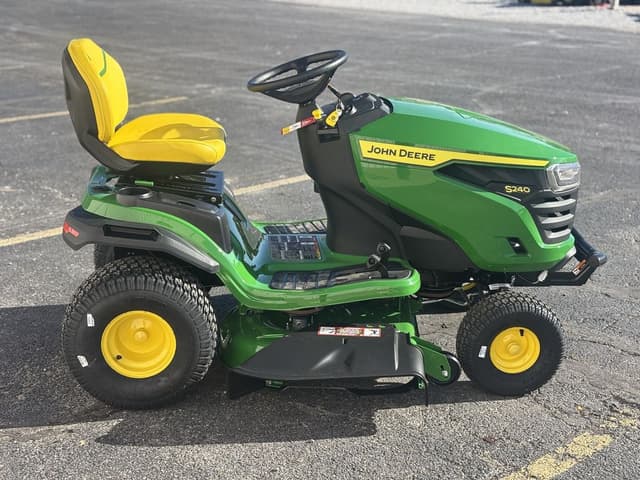 Image of John Deere S240 equipment image 4