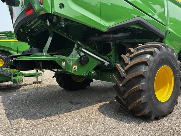 Image of John Deere S7 600 equipment image 4