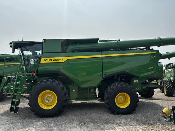Image of John Deere S7 600 equipment image 1