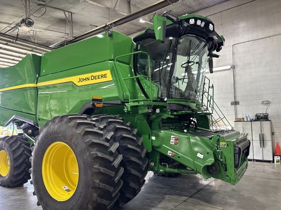 Image of John Deere S7 700 Primary image