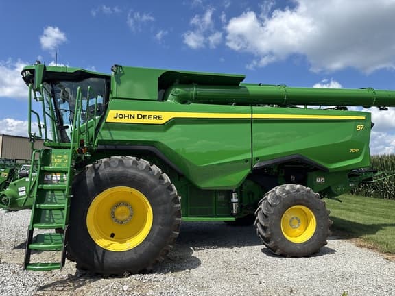 Image of John Deere S7 700 equipment image 2