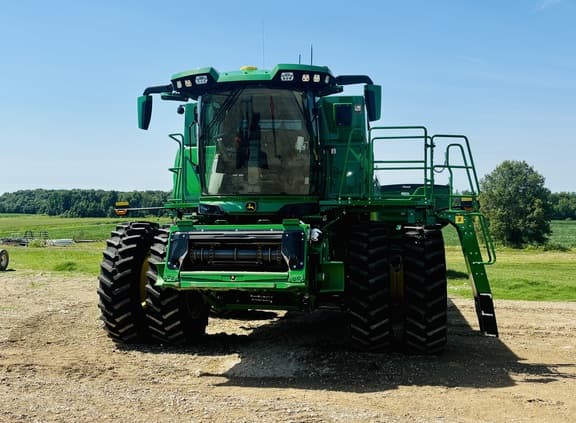 Image of John Deere S7 700 equipment image 2
