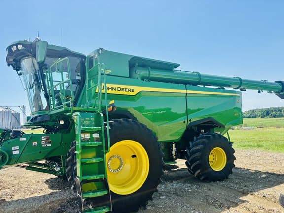 Image of John Deere S7 700 equipment image 1