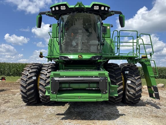 Image of John Deere S7 700 equipment image 1