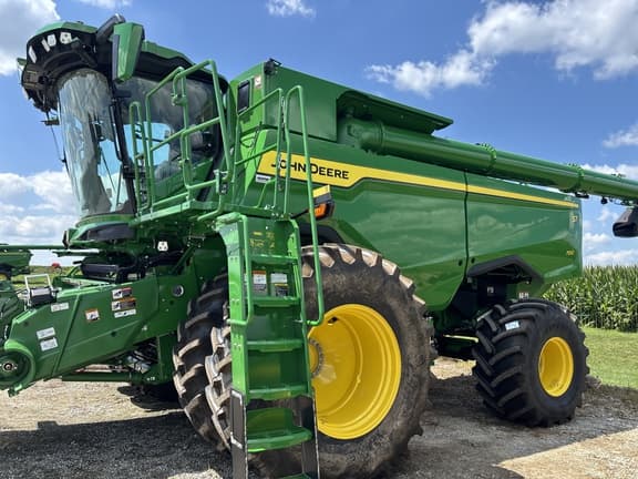 Image of John Deere S7 700 equipment image 2