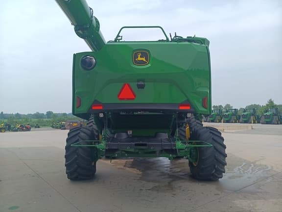 Image of John Deere S7 700 equipment image 3