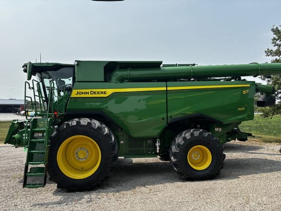 Image of John Deere S7 700 equipment image 3