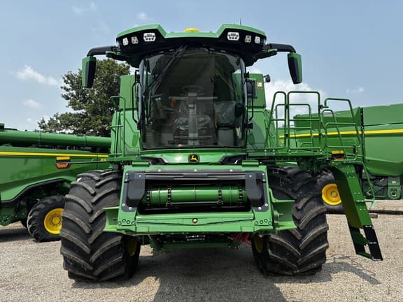 Image of John Deere S7 700 equipment image 1