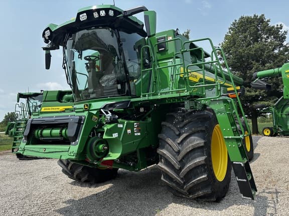 Image of John Deere S7 700 equipment image 2