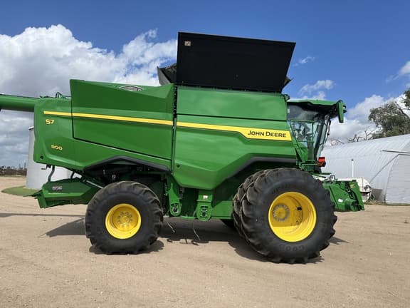 Image of John Deere S7 800 equipment image 1
