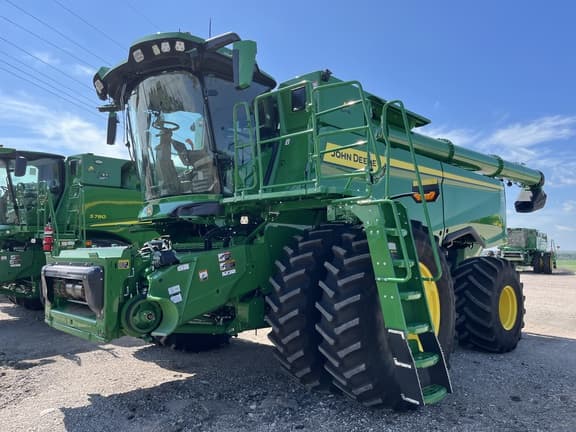 Image of John Deere S7 800 Primary image