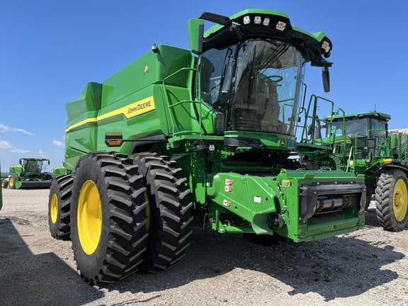 Image of John Deere S7 800 equipment image 1