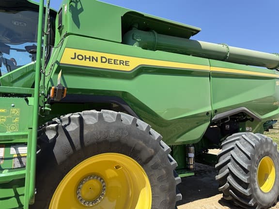 Image of John Deere S7 800 equipment image 2