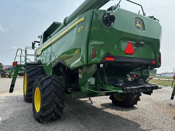 Image of John Deere S7 800 equipment image 1