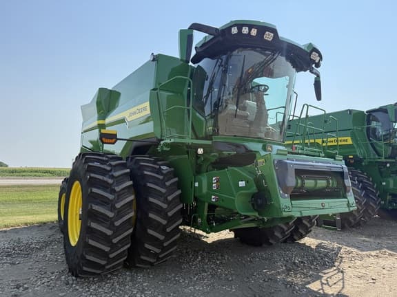 Image of John Deere S7 800 equipment image 1