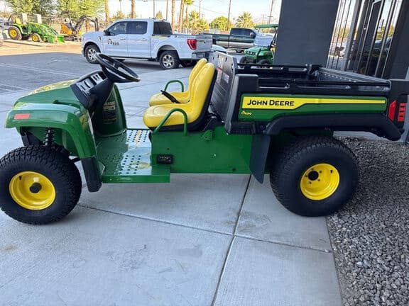 Image of John Deere Gator TE 4x2 equipment image 1
