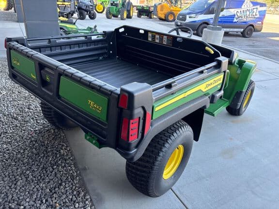 Image of John Deere Gator TE 4x2 equipment image 4