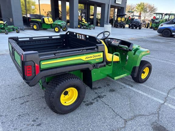 Image of John Deere Gator TE 4x2 equipment image 4