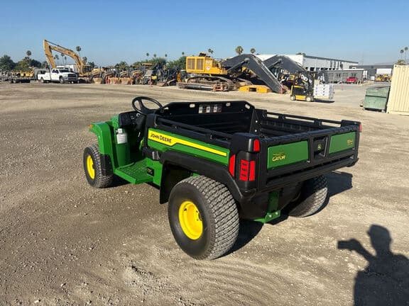 Image of John Deere Gator TE 4x2 equipment image 2
