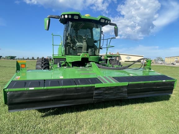 Image of John Deere W235R equipment image 2