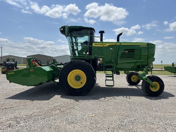 Image of John Deere W235R equipment image 1