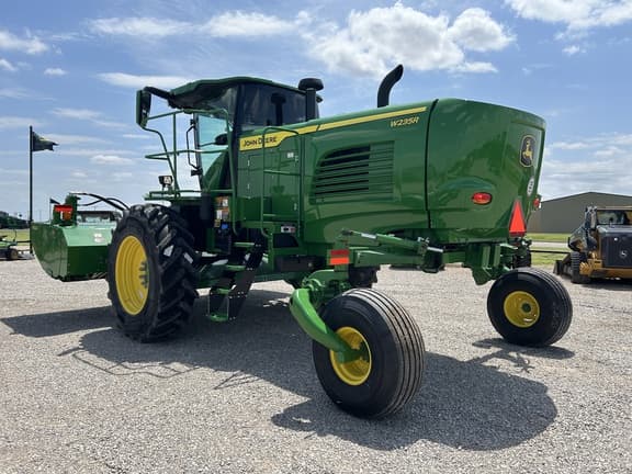 Image of John Deere W235R equipment image 2