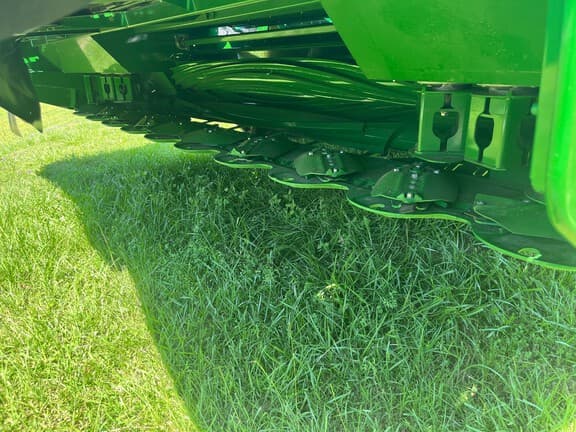 Image of John Deere W235R equipment image 4