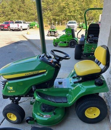 Image of John Deere X330 equipment image 4