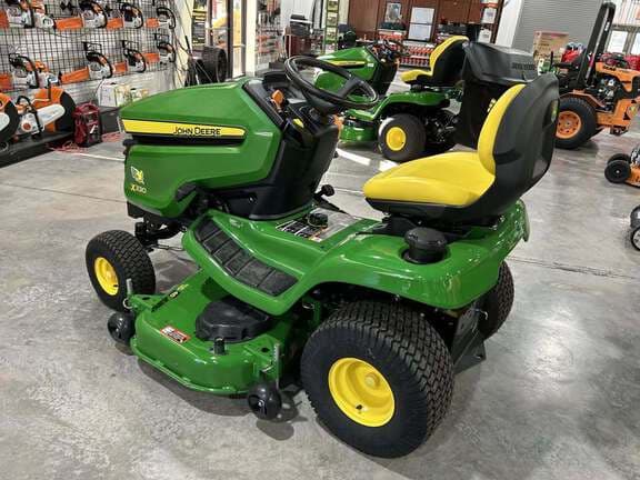 Image of John Deere X330 equipment image 4
