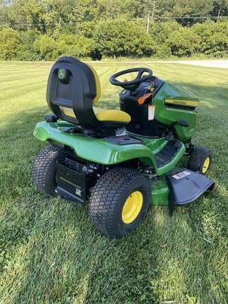 Image of John Deere X330 equipment image 2