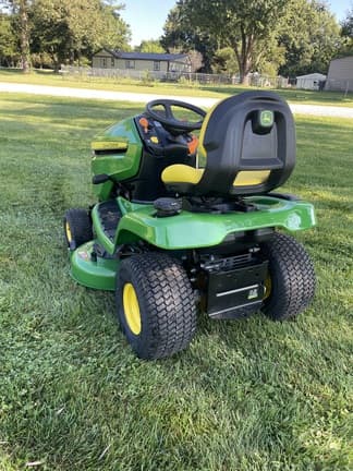 Image of John Deere X330 equipment image 1