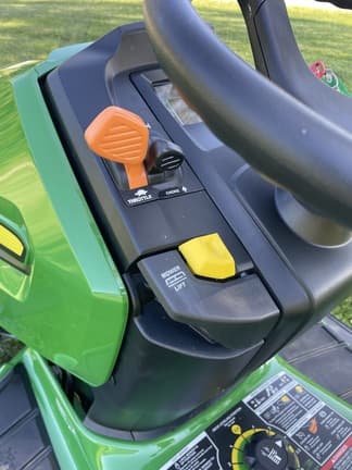 Image of John Deere X330 equipment image 4