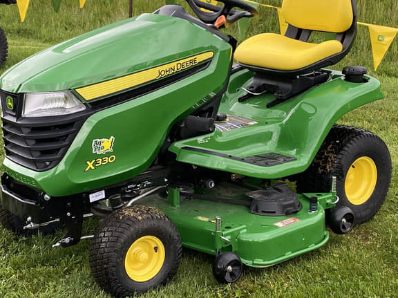 Image of John Deere X330 equipment image 4