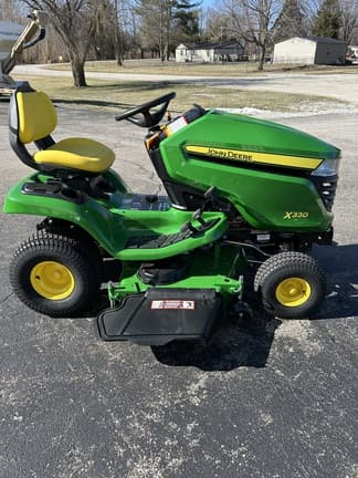 Image of John Deere X330 equipment image 4