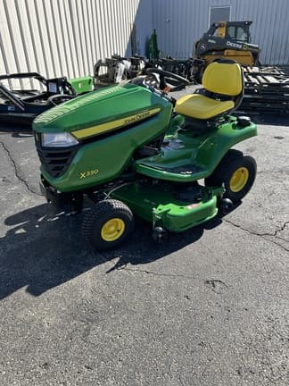 Image of John Deere X330 equipment image 1
