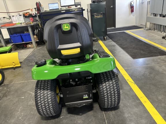 Image of John Deere X330 equipment image 3