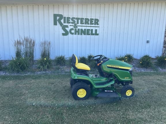 Image of John Deere X330 equipment image 1