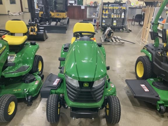 Image of John Deere X330 equipment image 4