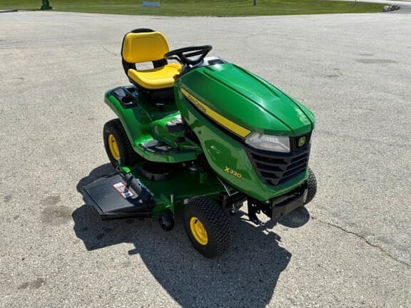 Image of John Deere X330 equipment image 3