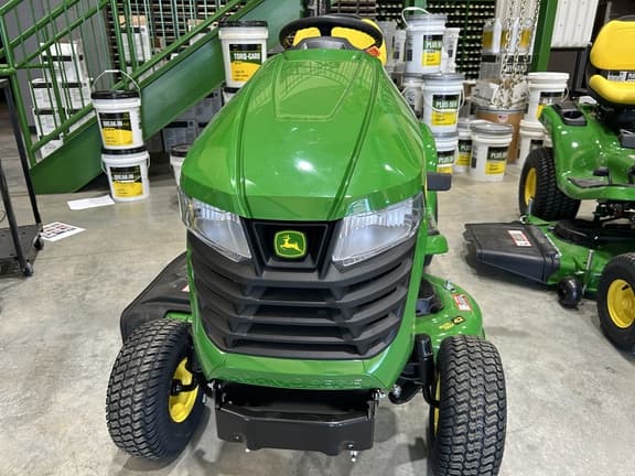 Image of John Deere X330 equipment image 1
