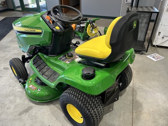 Image of John Deere X330 equipment image 3