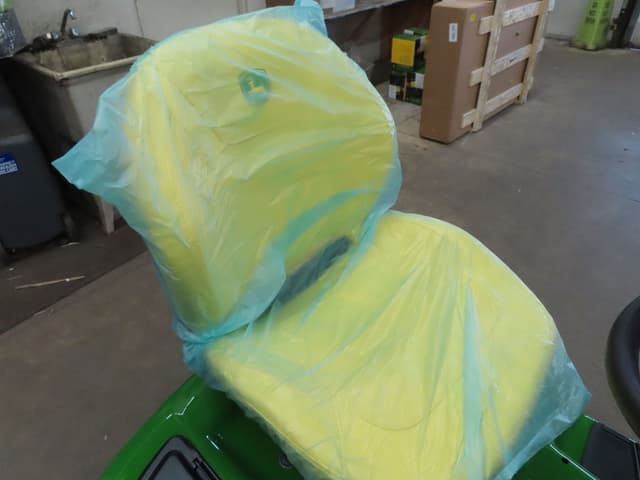 Image of John Deere X354 equipment image 4