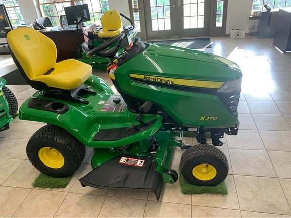 Image of John Deere X370 equipment image 2
