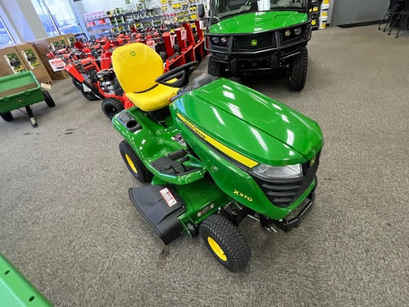 Image of John Deere X370 equipment image 3