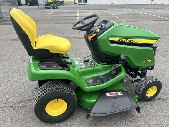 Image of John Deere X370 equipment image 2