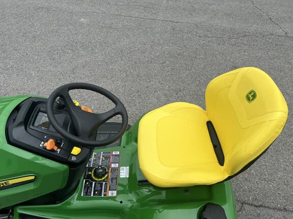 Image of John Deere X370 equipment image 4